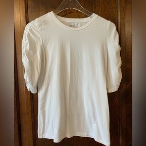 White Gap short sleeve Tee